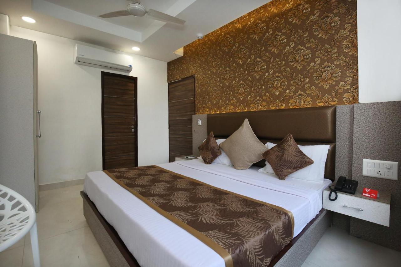 Oyo 9732 Amar Motel Nayagaon Exteriér fotografie