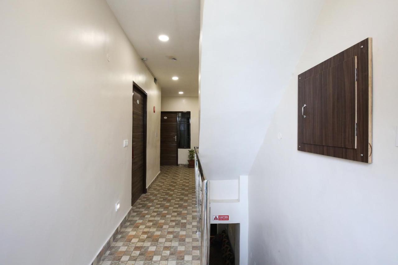 Oyo 9732 Amar Motel Nayagaon Exteriér fotografie